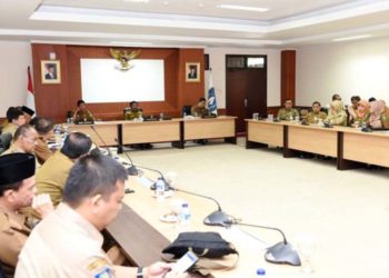 Gubernur: Kuatkan Komitmen, Kerja Sesuai Aturan