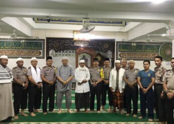 Polres Tanjungpinang Beserta Polsek Laksanakan Shalat Jum’at Keliling dan Jum’at Barokah