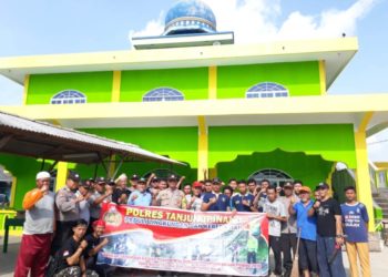 Polres Tanjungpinang Melaksanakan Program Gotong Royong Minggu Bersih