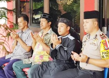 Polsek Tanjungpinang Barat , Melaksanakan Kegiatan Jum’at Sedekah dengan Masyarakat