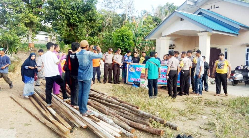 Polsek Tanjungpinang Timur Membantu Warga Dapat Musibah Melalui Anjangsana dan Pemberian Tali Kasih