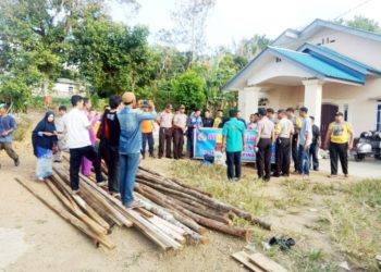 Polsek Tanjungpinang Timur Membantu Warga Dapat Musibah Melalui Anjangsana dan Pemberian Tali Kasih
