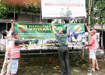 HUT Kodam I/BB Ke-69 :  Warga dan Bhabinsa Koramil 01/0315 Bintan, Sosialisasikan Agenda Baksos dan Pasang Spanduk Serentak