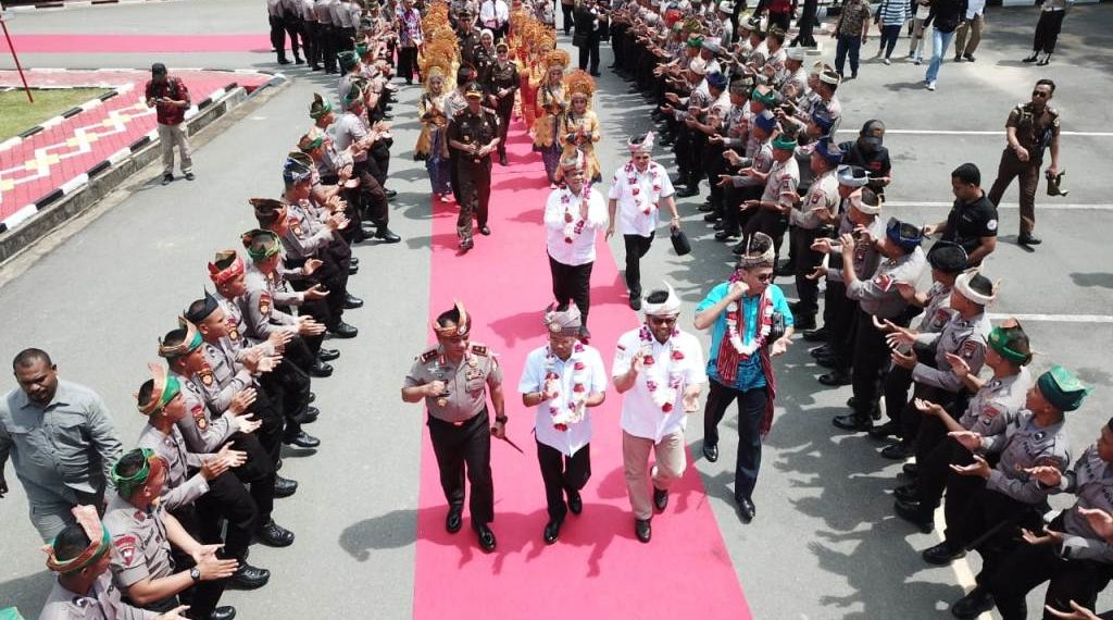 Kunjungan Kerja Spesifik Komisi III DPR RI, Membahas 65 Kontainer Diduga Mengandung B3