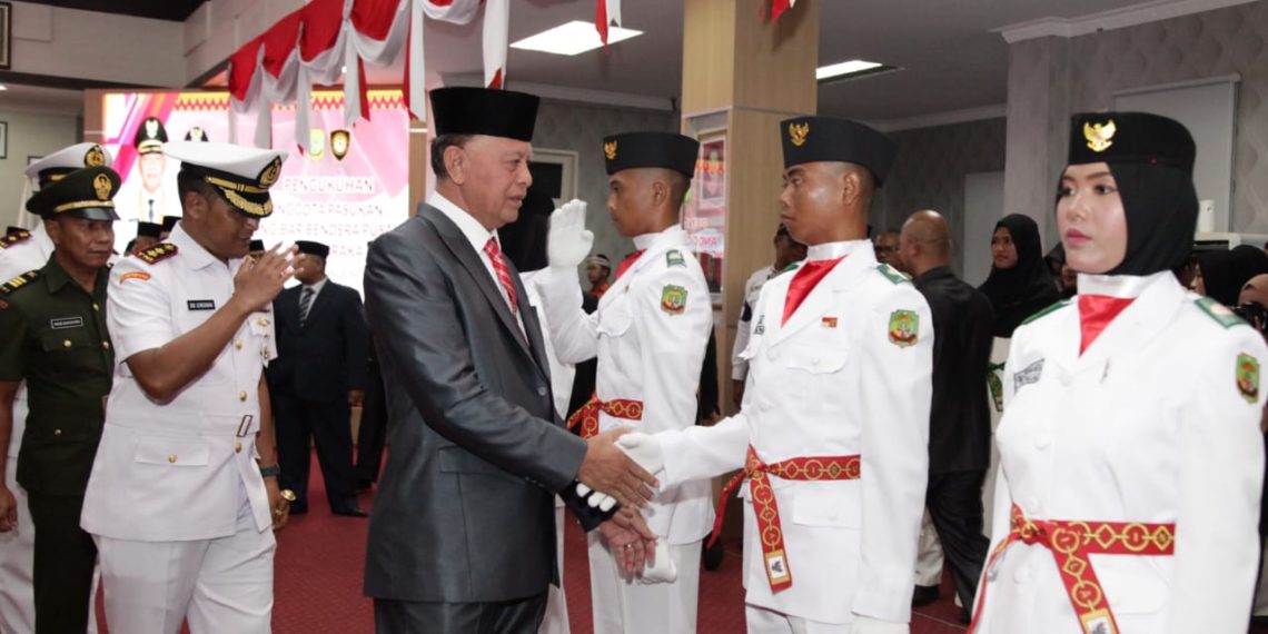 Syahrul Kukuhkan 34 Anggota Paskibraka Tanjungpinang