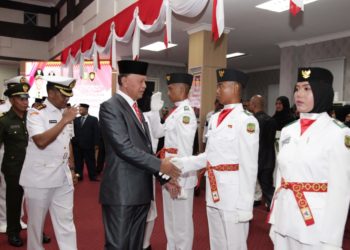 Syahrul Kukuhkan 34 Anggota Paskibraka Tanjungpinang