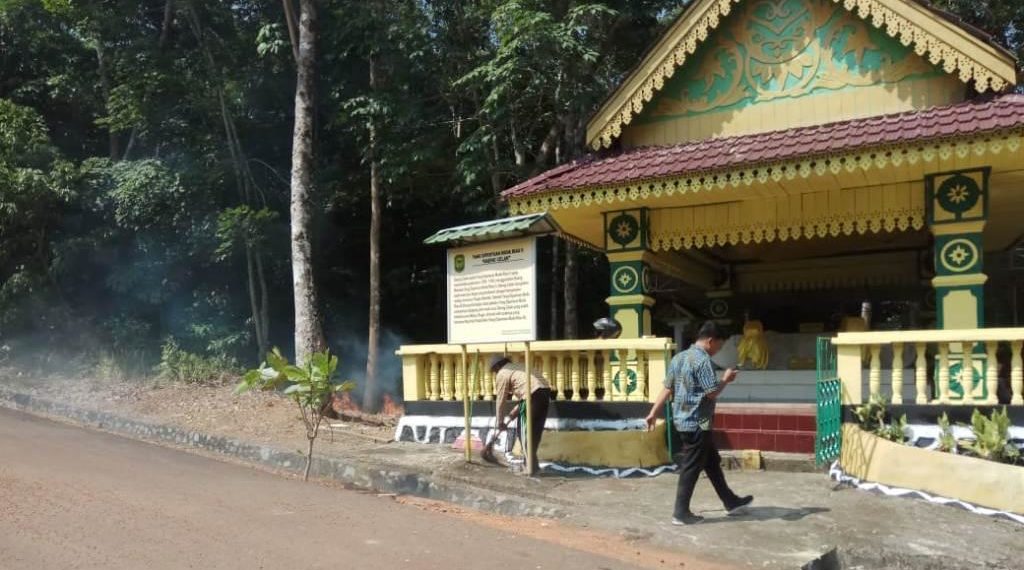 Menyambut HUT RI ke-74: “Mengenang Jasa Leluhur, Forum Pemuda Sulawesi Selatan (FPSS) Bersih-Bersih Makam”