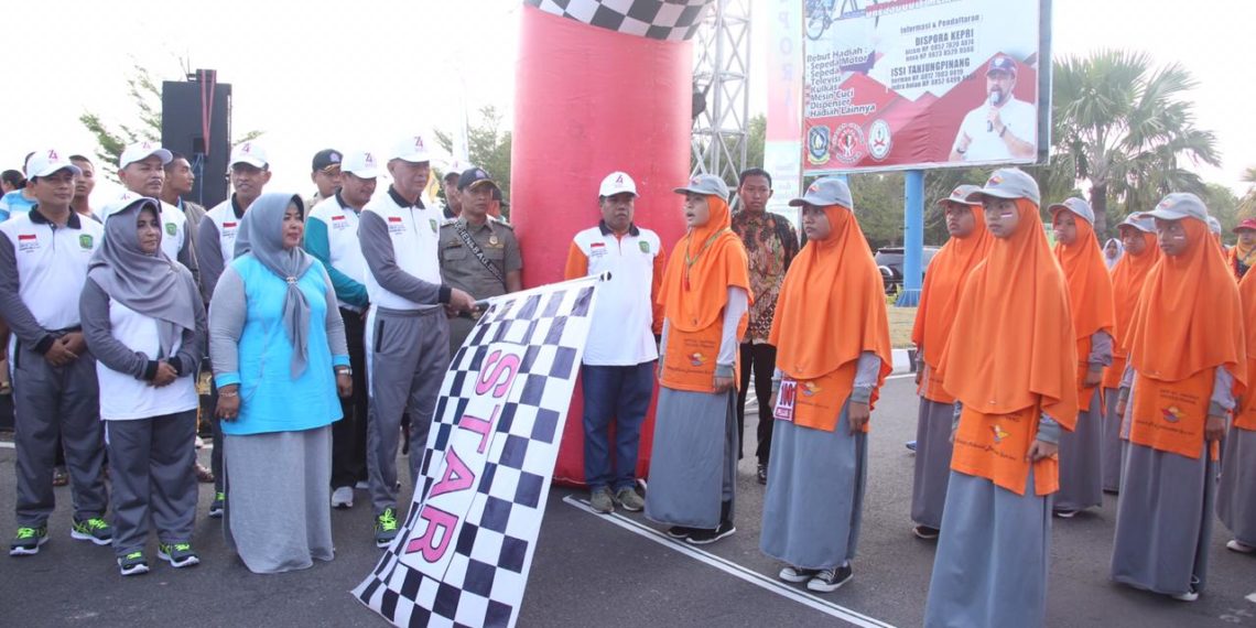 Gerak Jalan Proklamasi 8 dan 17 KM Berlangsung Meriah