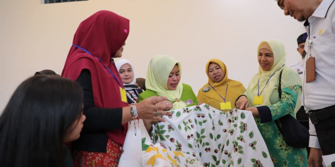 Juwariyah Berikan Pelatihan Merajut dan Membatik kepada Warga Binaan