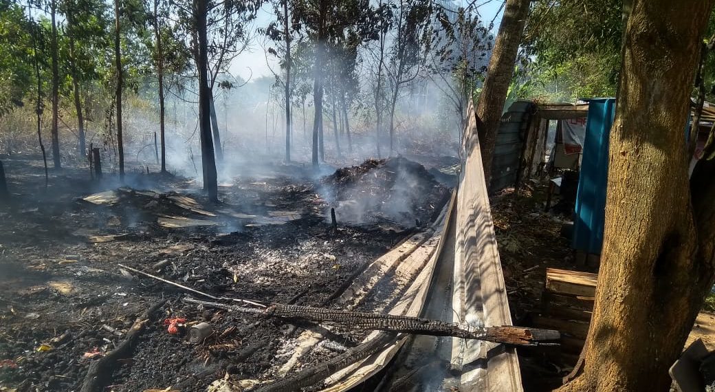 Karhutla Merembet, Kios Buah Kena Imbas