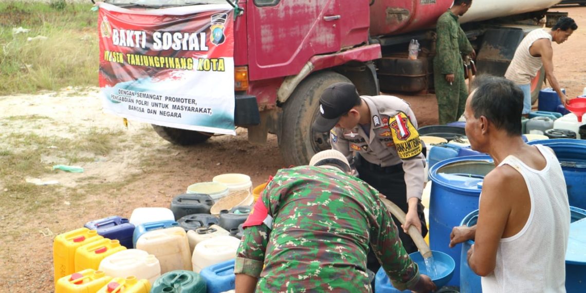 2 hari Warga Terima 90 Ton Air Bersih Dari Polres Tanjungpinang