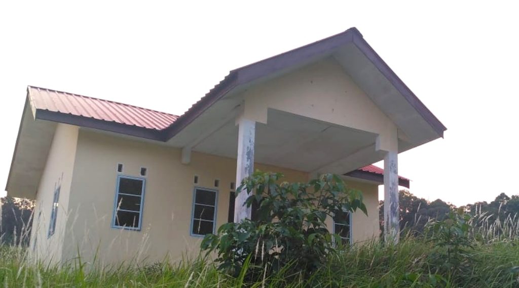 Anggaran Operasional Minim, Gedung Kantor BPD Dipenuhi Semak Belukar