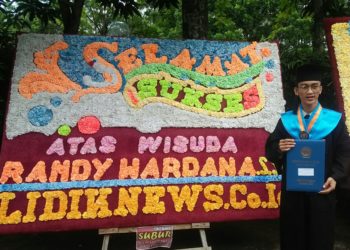 Selamat, Pemimpin Redaksi LIDIKNUSANTARA.COM Berhasil Sandang Gelar S.Sos