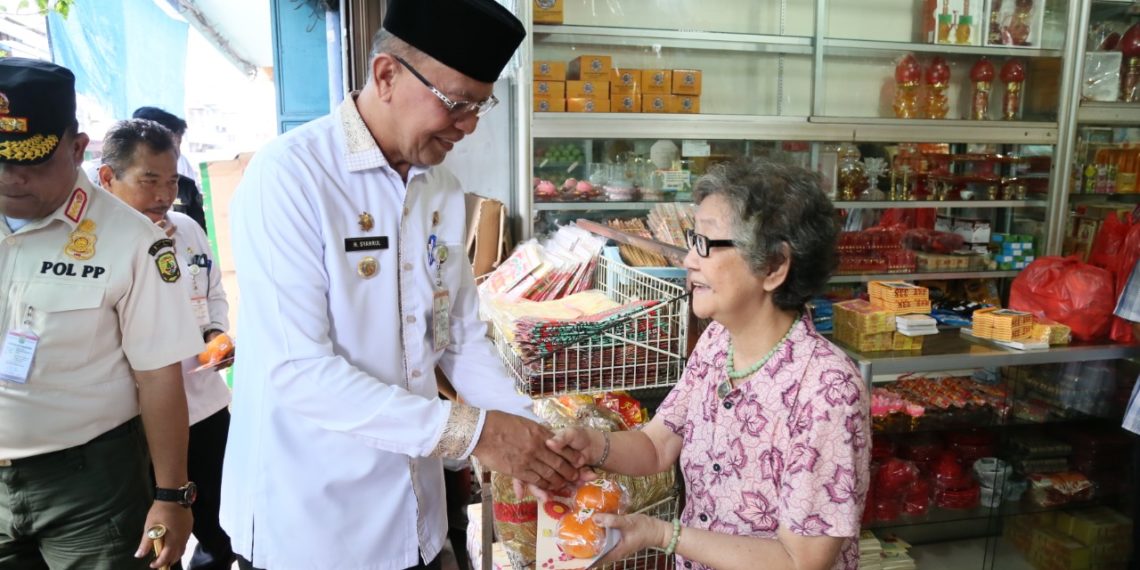 Jelang Imlek, Syahrul-Rahma Silaturahmi ke Warga Kota Lama