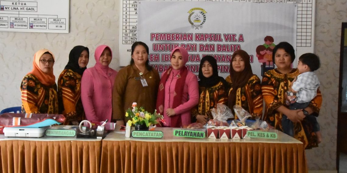Peduli Kesehatan, Bayangkari Tanjungpinang Beri Vitamin A pada Bayi dan Balita