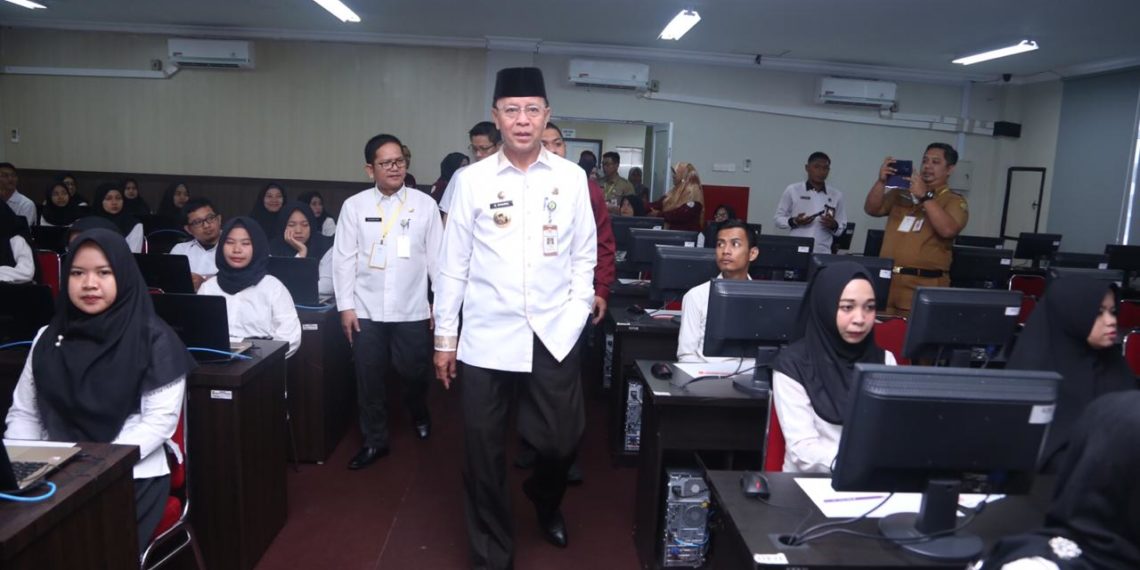 Syahrul Berikan Semangat dan Motivasi kepada Peserta Ujian SKD CPNS