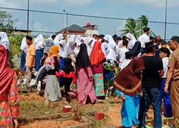 Haru dan Kesedihan serta Do’a Menghantarkan Haikal Sayyidina Fatra bin Doni Korban Tenggelam di Pantai Trikora Saat Dimakamkan