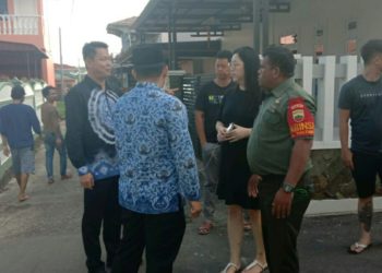 Babinsa Koramil 01/Tanjungpinang Bantu Warga yang Kemalingan
