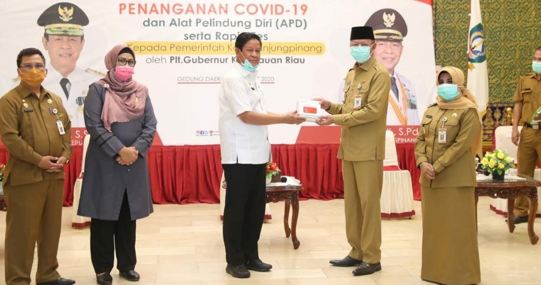 Walikota Terima Bantuan Dana dan APD dari Gubernur