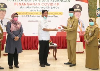 Walikota Terima Bantuan Dana dan APD dari Gubernur