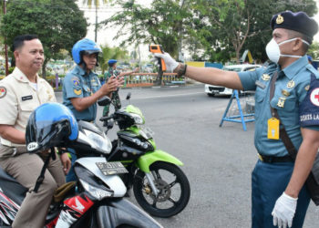 Deteksi Dini Covid-19, Diskes Lantamal IV Periksa Suhu Tubuh