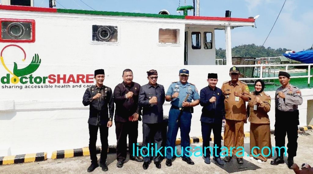 Sambut Kedatangan Rumah Sakit Apung dr. Lie, Bupati Lingga Terharu