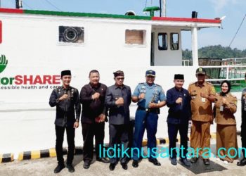 Sambut Kedatangan Rumah Sakit Apung dr. Lie, Bupati Lingga Terharu