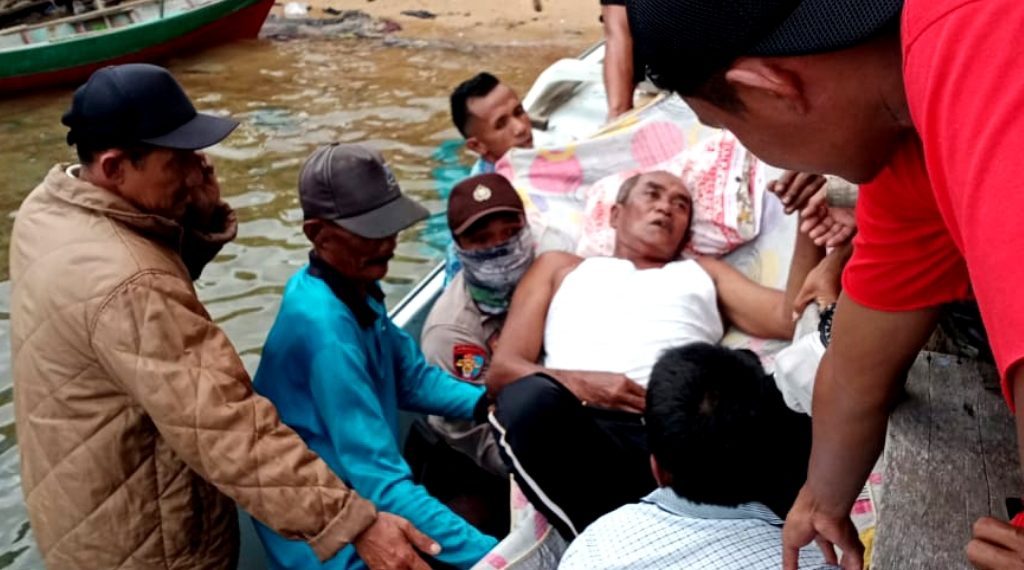 Diduga Terbias Sambaran Petir, Kondisi Nelayan Cumi Desa Mamud Membaik