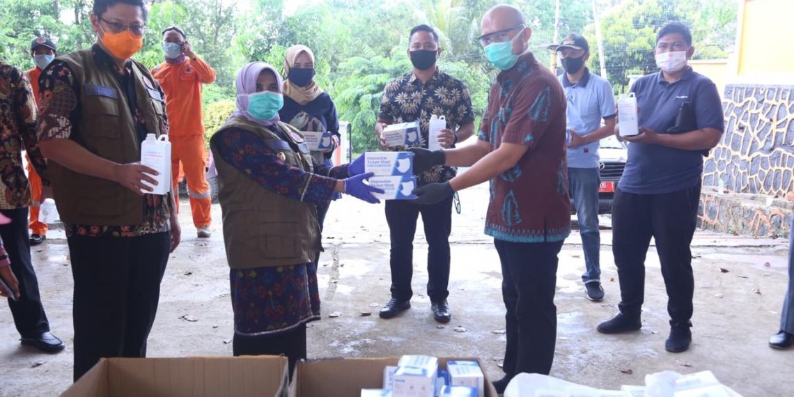 Pemko Bagikan Masker dan Hand Sanitizer Kepada Masyarakat