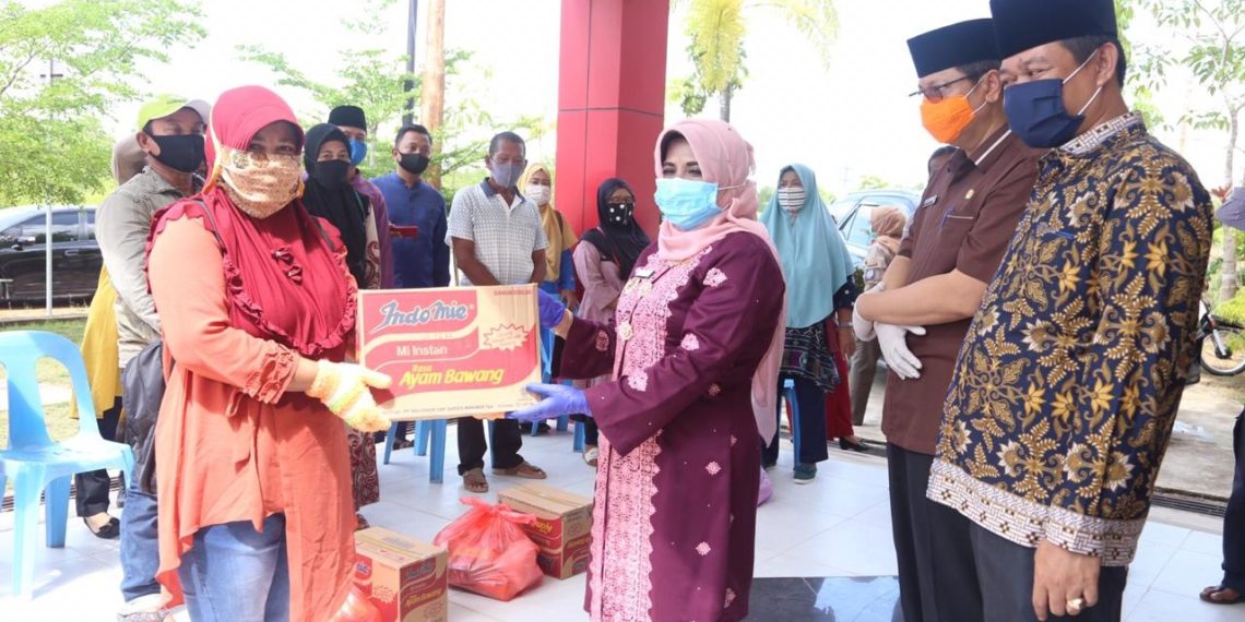 Pemko Tanjungpinang Bagikan Sembako Gratis