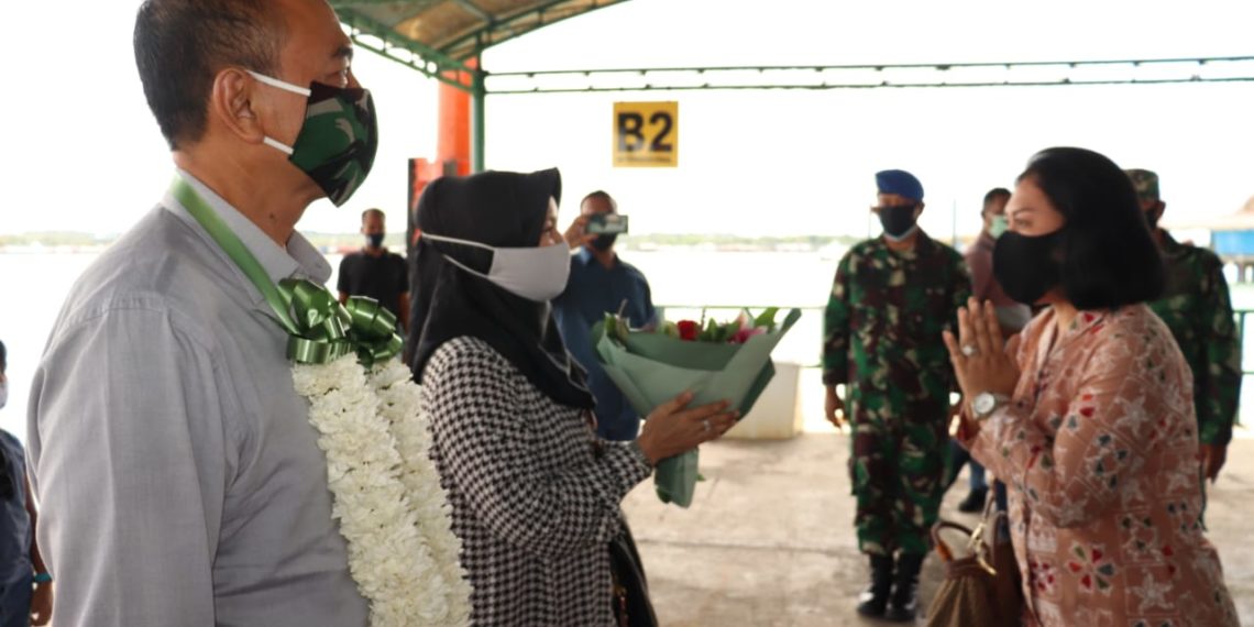 Dandim 0315/Bintan dan Ketua Persit KCK Cabang LV Dim 0315 Sambut Kedatangan Rombongan Danrem 033/WP di Kota Tanjungpinang