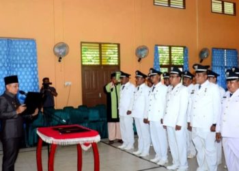 Wakil Bupati Lingga Lantik 13 Plt Kades Serentak