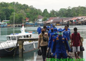 Dampak Covid-19 : Warga Pulau Lipan Selayar Terima Batsem Dirpolairud Polda Kepri