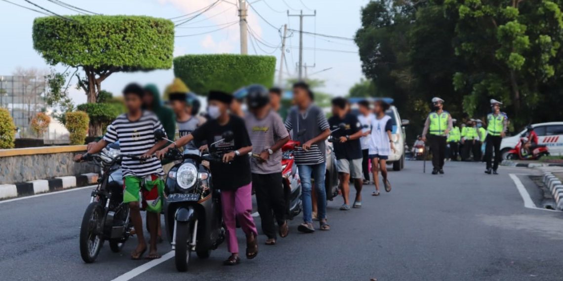 Warga Resah, Aparat Gabungan TNI-Polri dan Satpol PP Tertibkan Balap Liar