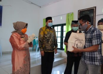 Pemko Tanjungpinang Berbagi Bingkisan Hari Raya pada Penerima DTKS