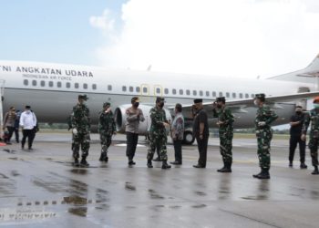 Danlantamal IV Sambut Panglima TNI dan Kapolri di Bandara Batam