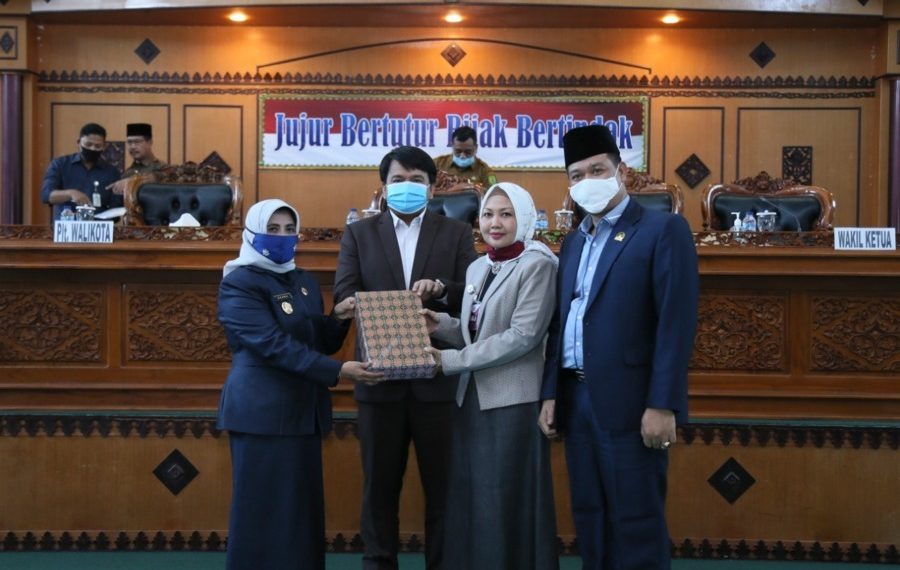 Plt. Walikota Tanjungpinang Sampaikan Ranperda Pertanggungjawaban APBD 2019