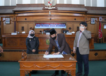 DPRD Sahkan Perubahan Perda Retribusi Pengujian Kendaraan Bermotor