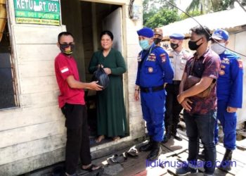 Peduli Warga Nelayan, Satpolairud Polres Lingga Salurkan 50 Paket Sembako