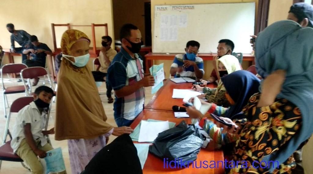 Desa Sungai Harapan Salurkan BLT Tahap lll Ke Masyarakat Terdampak Covid-19.