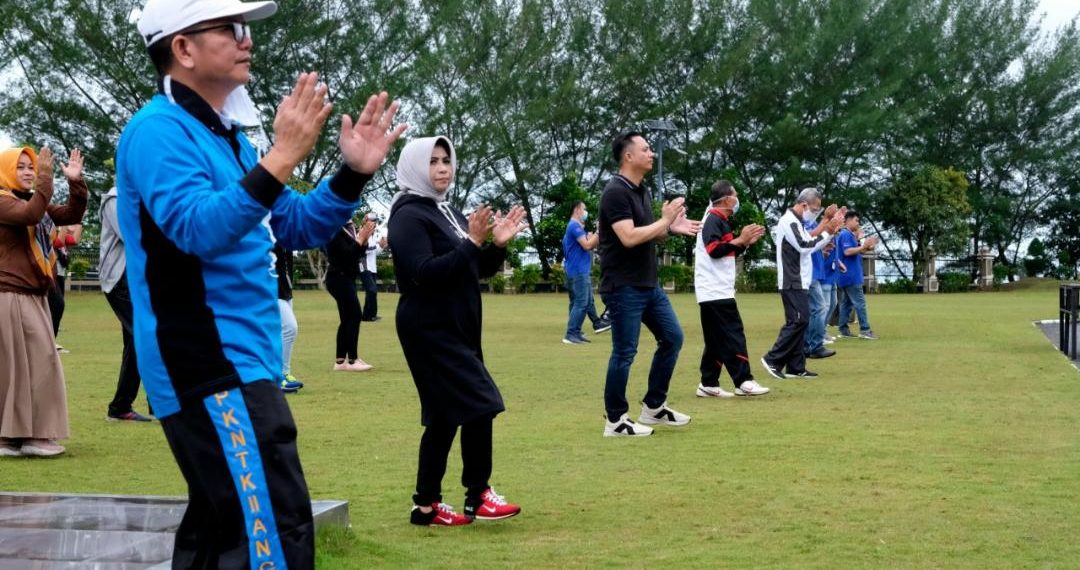 Senam Sehat Korpri Dapat Doorprize