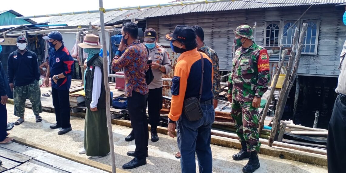 TNI dan Polri Bahu Membahu Bantu Korban Angin Puting Beliung