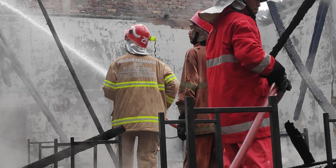 Laboratorium SMAN 3 Tanjungpinang Hangus Terlahap Api