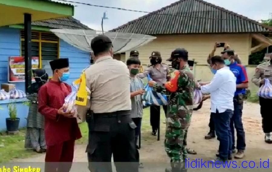 Bukan Hanya Gelar Bakti Sosial, Polres Lingga dan AJOI Juga Berbagi Sembako dan Masker