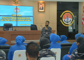 Prajurit, PNS, dan Jalasenastri Lantamal IV ikuti Ceramah Hukum