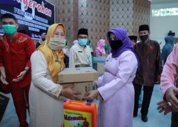 Pemko Beri Bantuan Peralatan Pendidikan ke Satuan Pendidikan