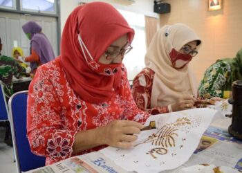 Ketua dan Pengurus Korcab IV DJA I Ikuti Pelatihan Membatik