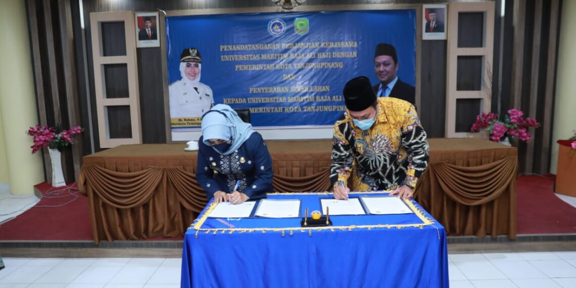 Pemko Tanjungpinang Serahkan 6,6 Hektar Tanah Hibah ke UMRAH