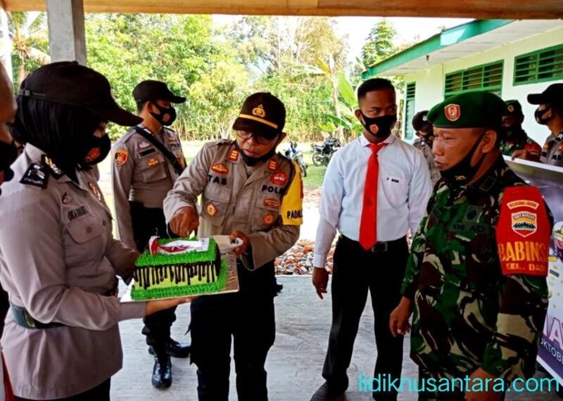 Kunjungi Makoramil 05 Daik, Kapolsek dan Anggota Berikan ucapan HUT TNI ke-75