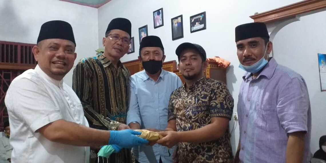 Silaturahmi dengan IKABAGAS TPI, Senator H Dharma Setiawan Beri  Sumbangan untuk Pembangunan Surau Darul Hidayah 